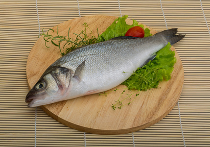 原料鲈鱼鱼图片-原料鲈鱼鱼素材-原料鲈鱼鱼插画-摄图新视界