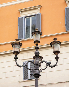 罗马，意大利，在 2013 年 10 月 10 日。古代的路灯