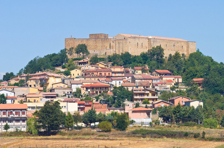 Lagopesole 的全景。巴西利卡塔。意大利