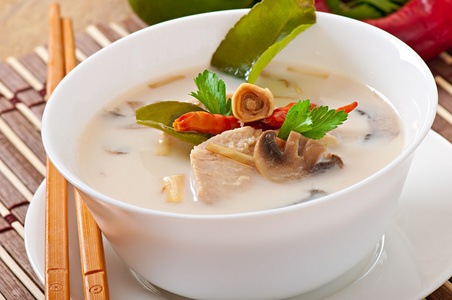 泰国鸡肉和蘑菇汤