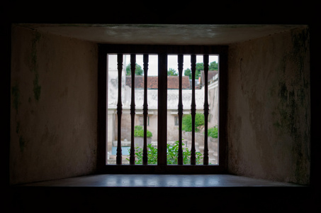 在塔曼纱丽水城堡的日惹苏丹窗口视图