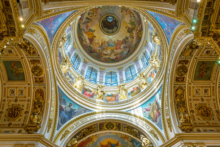 内部的圣以撒大教堂在圣彼得堡，俄罗斯