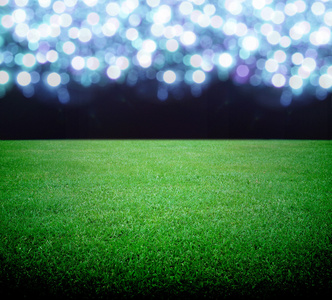 足球场和明亮的灯光