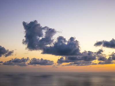 美丽的海上日落