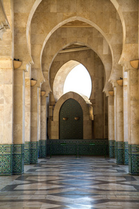在清真寺 Hassan Ii，卡萨布兰卡，摩洛哥的走道