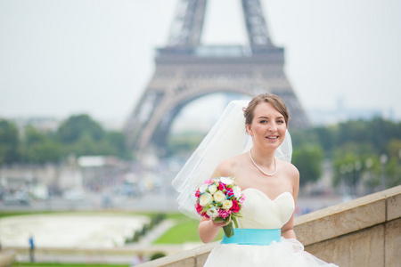 幸福在巴黎的美丽新娘