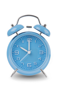 蓝色闹钟，双手在上午10点或下午10点在一个Whi上隔离