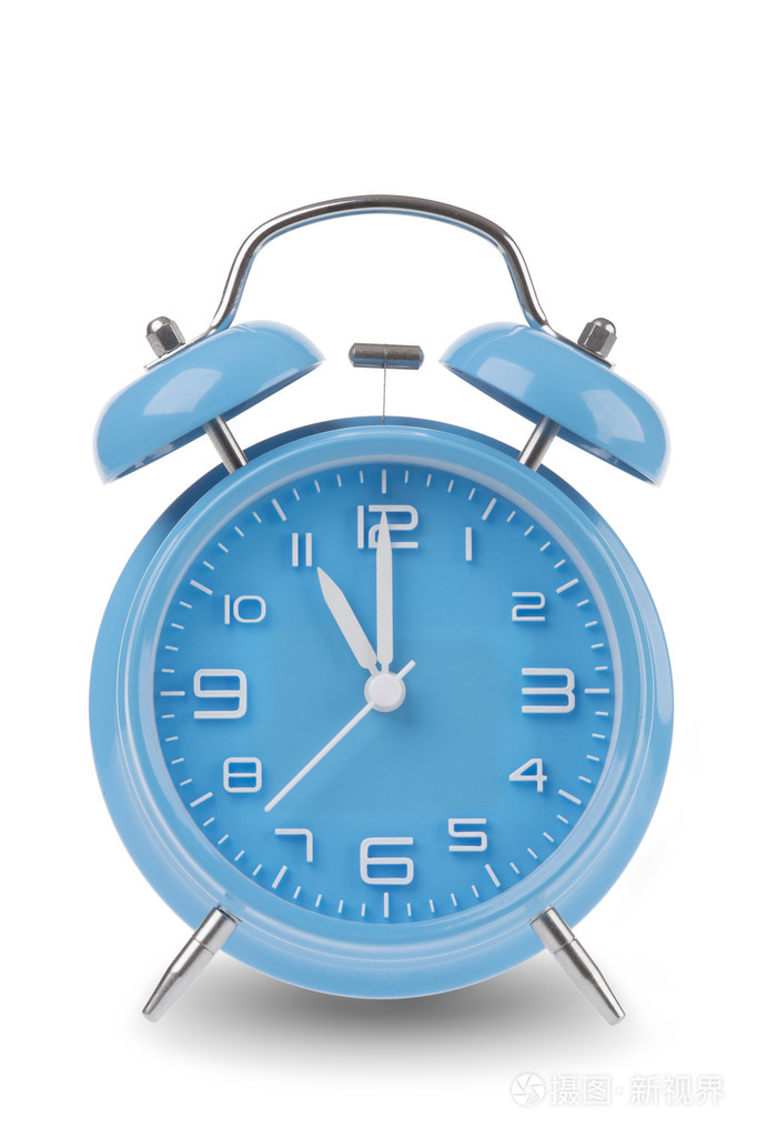 蓝色闹钟双手在上午11点或下午11点被隔离在一个whi上
