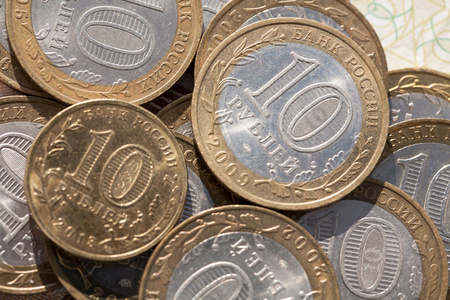 背景纸币价值一百卢布硬币十卢布