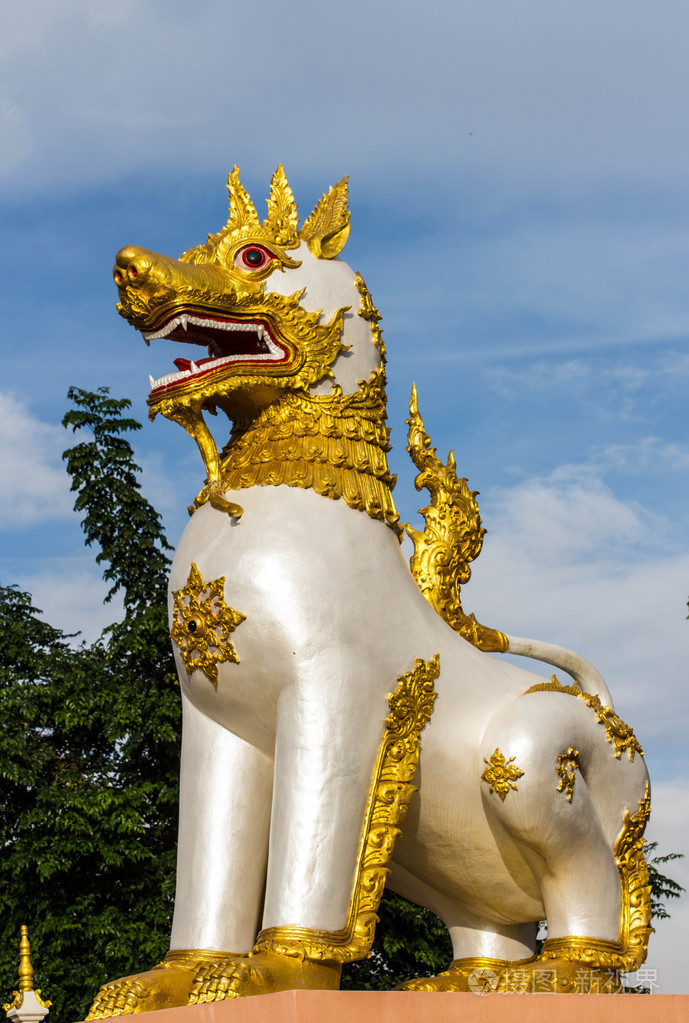 庙口泰国狮子雕塑