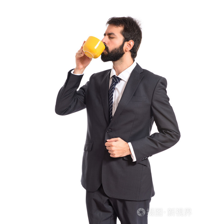 商人在白色背景喝咖啡