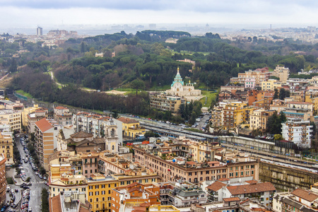 罗马，意大利，在 2010 年 2 月 22 日。从圣伯多禄大教堂调查平台的城市风景