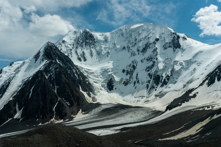 在阿尔泰山