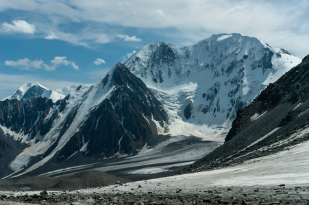 在阿尔泰山