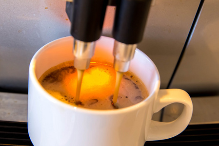 咖啡机制作咖啡喝一杯