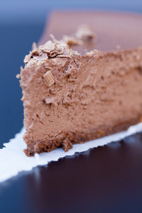 详细的一块巧克力蛋糕