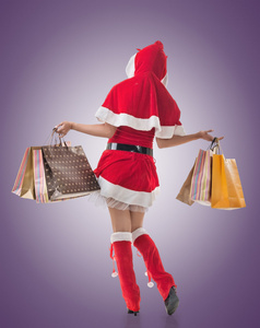 圣诞节的女孩举行购物袋