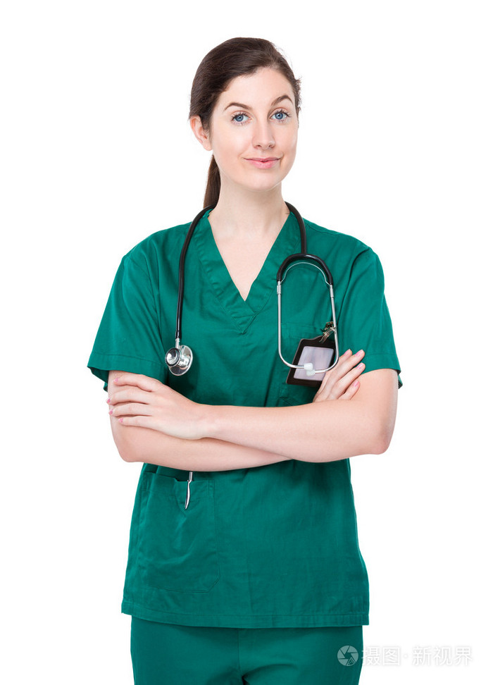 女医生双臂交叉
