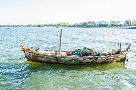 小渔船上海滩泰国