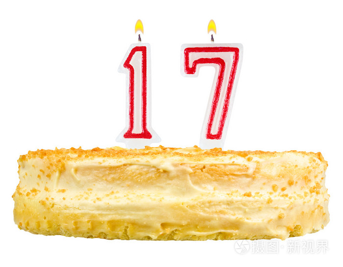 生日蛋糕蜡烛数字十七孤立