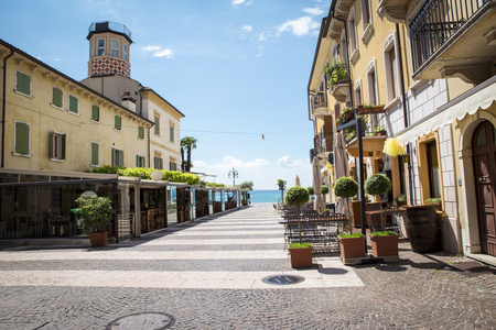 Lazise 村庄在加尔达湖