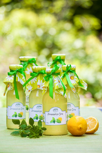 柠檬香蜂草糖浆瓶