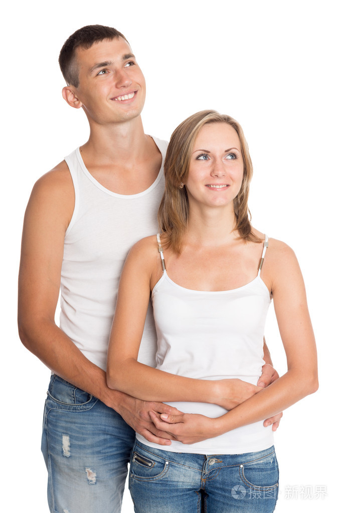 年轻的男人和女人抬头