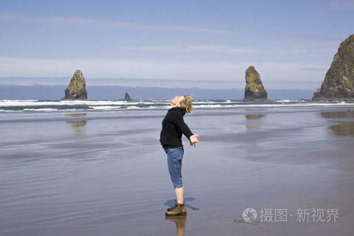 海边女人原型图片