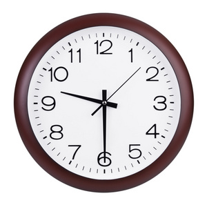 圆形时钟显示 9:30 上午照片