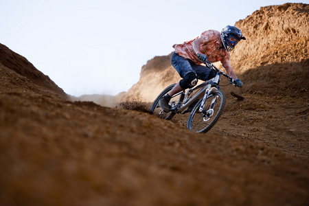 Mountainbiker 沙漠自行车下坡砂