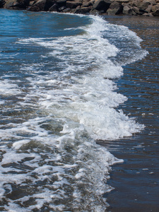 温柔的海浪岸上