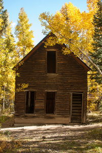 在科罗拉多州 Abandonded 木小屋