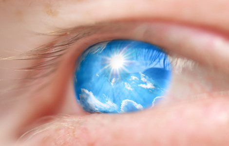 进入我们的眼睛的天空照片