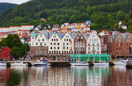 街道在卑尔根挪威著名 bryggen