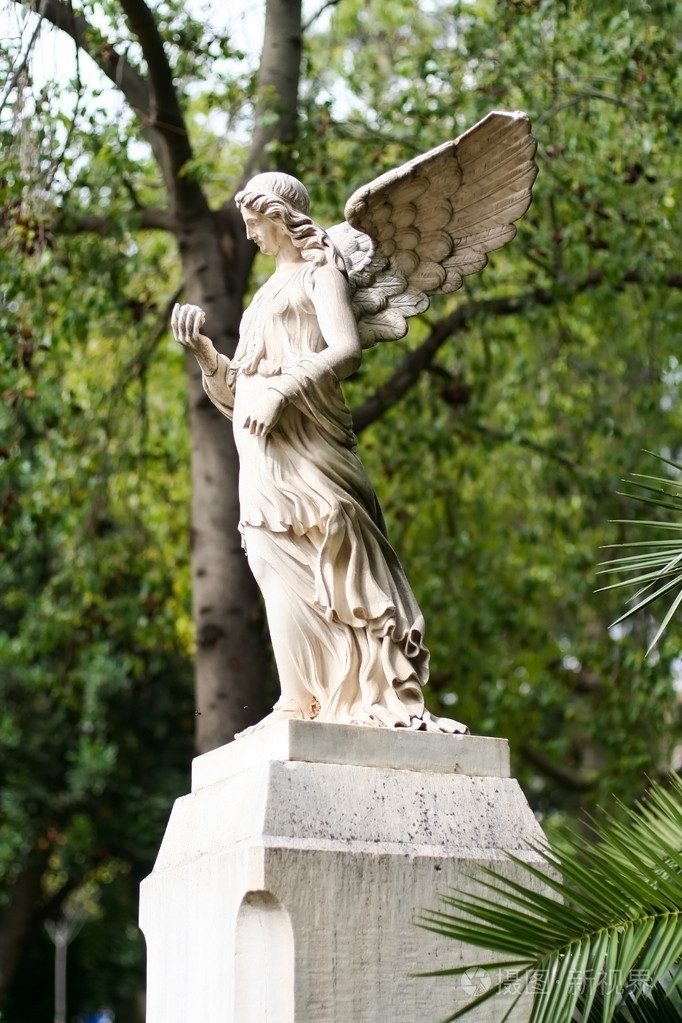 配置文件的天使雕像