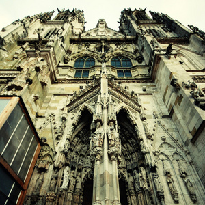 哥特式中世纪圣彼得大教堂德国雷根斯堡。