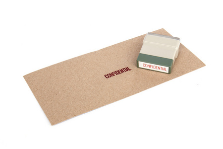 棕色信封的机密邮票