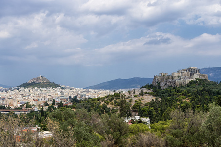 查看到雅典卫城和城市，雅典，希腊
