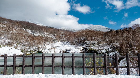 好雪和山