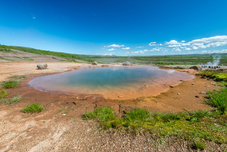 在 Geysir 地区，冰岛地热温泉