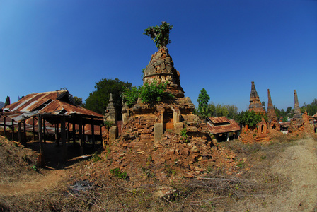 缅甸著名的茵莱湖地区的古代佛教寺庙