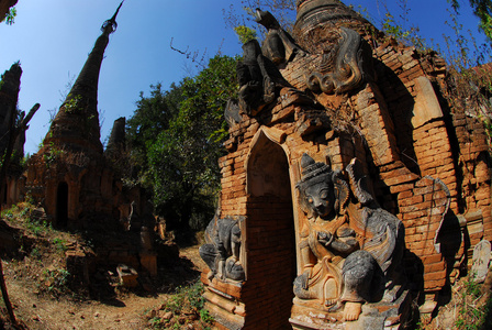 瑞客栈对话帕亚是著名的古代寺在缅甸茵莱湖