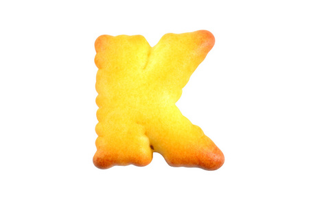 白色背景上的字母饼干分离 K