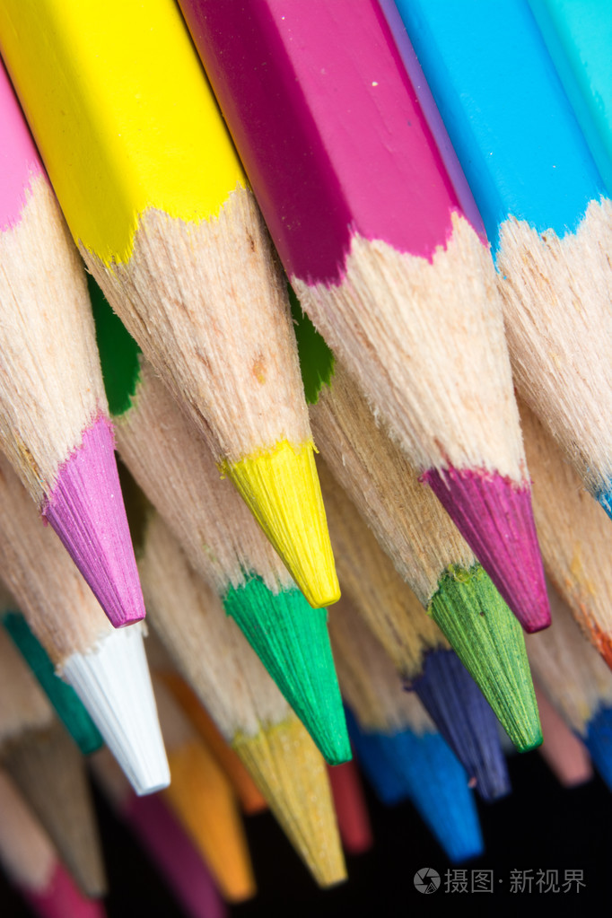 丰富多彩的颜色铅笔