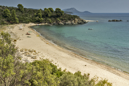 中央马其顿贴水 Georgios 海滩，Chalkidiki，遮阳伞和