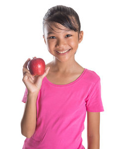 年轻的女孩与一个红苹果