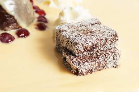 Lamingtons 在蛋羹