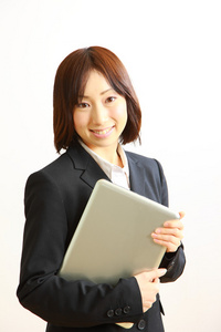 年轻的日本商界女强人与计算机