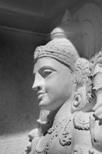 在 Shrinath Mhaskoba 寺 Kodit 萨斯沃德 Maharashtr 雕塑