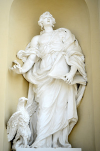 雕塑在维尔纽斯市的大教堂